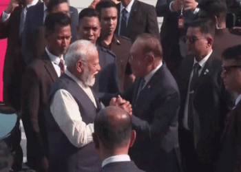 മലേഷ്യയിൽ  ​ഗംഭീര സ്വീകരണം ഏറ്റുവാങ്ങി മോദി ; രണ്ട് ദിവസത്തെ സന്ദർശനത്തിനായി എത്തിയ ഉടനെ വൻ പ്രഖ്യാപനം, ‘ഇന്ത്യൻ ജനതക്ക് ആശ്വാസമേകാൻ ഒരു കോൺസുലേറ്റ് കൂടി തുറക്കും’; പരസ്പ്പരമുള്ള വ്യാപാര, സുരക്ഷാ ബന്ധങ്ങൾ ശക്തിപ്പെടുത്തുന്ന ചർച്ചകൾക്കും കരാറുകൾക്കും വഴി തുറക്കുന്ന സന്ദർശനം