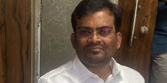 ജലസേചന പദ്ധതിയുടെ നിർമാണ പ്രവർത്തനങ്ങൾക്ക് കൈക്കൂലിയായി ആവശ്യപ്പെട്ടത് 11 ലക്ഷം, 5 ലക്ഷവുമായി കരാറുകാരൻ എത്തി, കൂടെ ലോകായുക്തയും… ബിജെപിഎംഎൽഎയെ പൊക്കിയത് സ്വന്തം ആശുപത്രിക്കുള്ളിൽ നിന്ന് കൈക്കൂലി വാങ്ങവെ