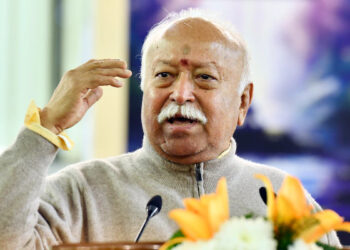 ഇന്ത്യയിലെ മുസ്ലിങ്ങളെല്ലാം ഹിന്ദുക്കളാണ്,  ഇവരെയെല്ലാം ഹിന്ദു മതത്തിലേക്ക് തിരിച്ചുകൊണ്ടുവരണം, അവരുടെ പൂർവ്വികർ ഈ മണ്ണിന്റെ മക്കള്‍, ഹിന്ദു കുടുംബങ്ങളിൽ നിര്‍ബന്ധമായി മൂന്ന് കുട്ടികളെങ്കിലും  വേണമെന്ന് മോഹന്‍ ഭാഗവത്