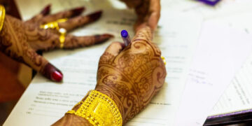 ഇനിയാരും പ്രണയിച്ച് കല്ല്യാണം കഴിക്കണ്ട… വിവാഹത്തിന് മാതാപിതാക്കളുടെ സമ്മതം നിര്‍ബന്ധമാക്കാന്‍ ഗുജറാത്ത് സര്‍ക്കാര്‍, വിവാഹവിവരം വാട്സ്ആപ്പിലൂടെ അറിയിക്കും, ലവ് ജിഹാദ് തടഞ്ഞ് സനാതന ധര്‍മ്മം സംരക്ഷിക്കാനെന്ന് ഹര്‍ഷ് സംഘ്‌വി