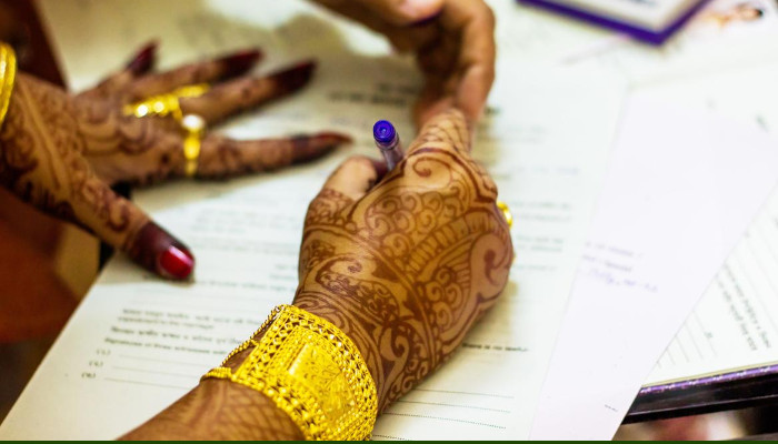 ഇനിയാരും പ്രണയിച്ച് കല്ല്യാണം കഴിക്കണ്ട… വിവാഹത്തിന് മാതാപിതാക്കളുടെ സമ്മതം നിര്ബന്ധമാക്കാന് ഗുജറാത്ത് സര്ക്കാര്, വിവാഹവിവരം വാട്സ്ആപ്പിലൂടെ അറിയിക്കും, ലവ് ജിഹാദ് തടഞ്ഞ് സനാതന ധര്മ്മം സംരക്ഷിക്കാനെന്ന് ഹര്ഷ് സംഘ്വി