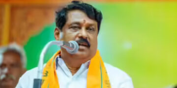 രാഷ്ട്രീയത്തിൽ ഇറങ്ങണമെങ്കിൽ വിജയ്  ആദ്യം തൃഷയുടെ വീട്ടിൽനിന്ന് പുറത്തിറങ്ങണം; ബിജെപി അധ്യക്ഷന്റെ പരാമര്‍ശം സംസ്കാരമില്ലാത്തത്,  സ്ത്രീത്വത്തെ കളങ്കപ്പെടുത്തുന്ന പ്രവൃത്തിയാണിത്, ബിജെപി വനിതാ നേതാക്കൾ  മൗനം പാലിക്കുന്നത് അനീതി, നൈനാർ നാഗേന്ദ്രനെതിരെ പ്രതിഷേധം ശക്തം