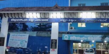 ഡോക്ടർക്കെതിരെ മുൻപും പരാതികൾ ലഭിച്ചിട്ടുണ്ട്, ജില്ലാ ആശുപത്രിയിൽ തിരികെ പ്രവേശിപ്പിക്കില്ല- ആരോഗ്യവകുപ്പ് ഡയറക്ടർ!! !! കൈക്കൂലി ചോദിച്ചുവാങ്ങിയെന്ന കുട്ടിയുടെ പിതാവിന്റെ ആരോപണം- ഡോ. ബിന്ദു സുന്ദറിന് സസ്പെൻഷൻ, അടിയന്തര റിപ്പോർട്ട് ആവശ്യപ്പെട്ട് ആരോ​ഗ്യമന്ത്രി, കുട്ടിയുടെ പോസ്റ്റ് മോർട്ടം നാളെ