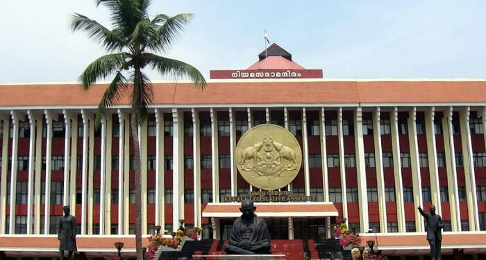 ശബരിമല സ്വർണക്കൊള്ള അന്വേഷണം അട്ടിമറിക്കുന്നു, അടുത്ത ദിവസം തന്നെ ഉണ്ണികൃഷ്ണൻ പോറ്റിയും പുറത്തിറങ്ങും, എല്ലാത്തിനും പിന്നില്‍ മുഖ്യമന്ത്രിയുടെ ഓഫിസ്, നിയമസഭയില്‍ പ്രതിപക്ഷ പ്രതിഷേധം ശക്തം