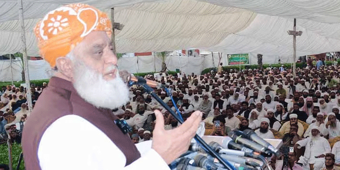 ‘അഫ്​ഗാനിസ്ഥാനിൽ നിന്ന് ഒരു മാതളനാരങ്ങയ്ക്കോ വത്തക്കയ്ക്കോ പോലും പാക്കിസ്ഥാനിലേക്ക് കടക്കാൻ സാധിക്കില്ല,അതേസമയം ഭീകരവാദികൾ ഒഴുകുകയാണ്;കഴിഞ്ഞ 78 വർഷമായി പാക്കിസ്ഥാന്റെ അഫ്ഗാൻ നയം പരാജയത്തിലാണ്’ പാക് സർക്കാരിനെ പരിഹസിച്ച് മതനേതാവ്