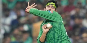 ഇന്ത്യയ്ക്കെതിരെ കളിക്കില്ലെന്ന് സമ്മർദ തന്ത്രമിറക്കിയത് പാക്കിസ്ഥാൻ, ആ തീരുമാനം സൈനായി ബം​ഗ്ലാദേശിന്റെ തലയിൽവച്ച് യു- ടേണടിച്ചത് പാക്കിസ്ഥാൻ… ഇപ്പോഴിതാ ഇന്ത്യയ്ക്ക് തന്നെ നേരിടാൻ പേടിയാണെന്ന ഡയലോ​ഗുമായി അടുത്ത രം​ഗപ്രവേശം… ‘അവർ എന്റെ ആക്ഷനെ എതിർക്കുന്നുണ്ടെങ്കിൽ അതിനർത്ഥം അവർക്ക് എന്നെ നേരിടാൻ ആശങ്കയുണെന്നാണ്’… പാക് സ്പിന്നർ ഉസ്മാൻ താരിഖ്