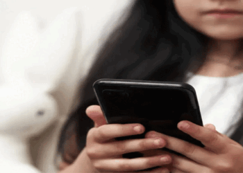 കുട്ടികളിലെ ഫോൺ അടിമത്തം: ശാസ്ത്രീയ നിയന്ത്രണം അനിവാര്യം; നിയമനിർമാണ സാധ്യത തേടി സംസ്ഥാന സർക്കാർ, അഞ്ചംഗ വിദഗ്ധസമിതി രൂപവത്കരിച്ചെന്ന് മന്ത്രി വി. ശിവൻകുട്ടി