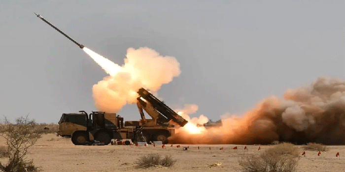 ‘അങ്ങോട്ടും ഇങ്ങോട്ടും’ : ഇന്ത്യയുടെ സ്വന്തം ‘പിനാക’ റോക്കറ്റ് ലോഞ്ചർ സിസ്റ്റം വാങ്ങാൻ ഫ്രാൻസ്; പീരങ്കി സംവിധാനങ്ങൾ, മിസൈലുകൾ, ഇലക്ട്രോണിക് വാർഫെയർ ഉപകരണങ്ങൾ എന്നിവയിലും കണ്ണുടക്കി; ;ചരിത്ര നീക്കങ്ങൾ