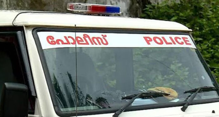 പാലക്കാട് ഐഐടിയില് വിദ്യാര്ത്ഥിനിയെ പിറകില് നിന്ന് അടിച്ച് വീഴ്ത്തി അജ്ഞാതന്, തലയിലും നെറ്റിയിലും ഗുരുതര പരിക്ക്, പ്രതിഷേധവുമായി വിദ്യാര്ത്ഥികള്