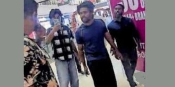 കാക്കിക്ക് സ്വന്തംവർ​ഗത്തോടു പോലും കൂറില്ല!! പുതുവർഷത്തിൽ ലാത്തിവീശിയതിൽ വൈരാ​ഗ്യം, സഹോദരിയുമായി മാളിലെത്തിയ സിവിൽ പോലീസ് ഉദ്യോഗസ്ഥനെ വിടാതെ പിന്തുടർന്ന് പ്രകോപിപ്പിച്ചു, പിടിച്ചുതള്ളി, ഇടയ്ക്ക് പിന്നിൽ നിന്ന് ചവിട്ടി വീഴ്ത്തി!! എസ്എഫ്ഐകാർക്കെതിരെ വെറും ജാമ്യം ലഭിക്കുന്ന വകുപ്പ്, പോലീസുകാരനും സഹോദരിക്കുമെതിരെ ജാമ്യമില്ലാ വകുപ്പിൽ കേസെടുത്ത് വഞ്ചിയൂർ പോലീസ്