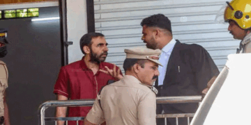 ശബരിമല സ്വർണ്ണക്കേസ്: പോറ്റിയുടെ ജാമ്യാപേക്ഷയിൽ വിധി ഇന്ന്; പുറത്തിറങ്ങിയാൽ വലയിലാക്കാൻ ഇഡി; ‘ഒരു വശത്ത് കടൽ മറുവശത്ത് തീ’! തിരുവല്ലയിലും റെയ്ഡ്