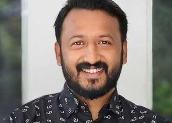 ഒരു മണിക്കൂർ നീണ്ട ന്യായീകരണം, ചാറ്റുകൾ ഒന്നും നിഷേധിച്ചില്ല… മൂന്നാം പരാതിക്കാരി മൂന്ന് ബെഡ്റൂമുള്ള ഫ്ലാറ്റ് വേണമെന്ന് രാഹുൽ പറയുന്നതുവരെ മാത്രമേ പുറത്തുവിട്ടിരുന്നുള്ളു, അതിനു താഴെയുള്ള ചാറ്റിൽ മൂന്ന് ബെഡ്റൂമാണ് നല്ലത്, വിവാഹം കഴിഞ്ഞ് കുട്ടികളുമായി ജീവിക്കുമ്പോൾ അതാണ് സൗകര്യമെന്നും അവർ മെസേജ് ചെയ്തിട്ടുണ്ടെന്ന് രാഹുൽ, പുറത്തുവിട്ട ചാറ്റുകൾക്ക് മുൻപും ശേഷവുമുള്ള കൂടി പുറത്തുവി‌ടാൻ വെല്ലുവിളി