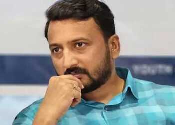 പരിചയപ്പെട്ട് 24 മണിക്കൂറിന് ശേഷം റിനിയെ ഹോട്ടലിലേക്ക് വിളിച്ചിട്ടുണ്ടോ? അതുകൂടി പബ്ലിക് ഡൊമെയ്‌നിൽ വച്ചോളൂ…. ഇന്നത്തെ ദിവസം വരെ ഏതെങ്കിലുമൊരു സ്ത്രീയെ അവരുടെ അനുവാദമോ, താത്പര്യമോ ഇല്ലാതെ ഒരു ഷേക്ക് ഹാൻഡ് പോലും കൊടുത്തിട്ടില്ല!! പുറത്തുവരുന്നത് ചാറ്റുകളിലെ ചെറുഭാഗങ്ങൾ മാത്രം, പൂർണരൂപം പുറത്തുവിടണമെന്ന് വെല്ലുവിളിക്കുന്നു- രാഹുൽ മാങ്കൂട്ടത്തിൽ