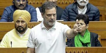 ‘സാർ, ഞാൻ പറയുന്നു, നിങ്ങൾ ഇന്ത്യയെ വിറ്റു, നിങ്ങൾക്ക് ഇന്ത്യ വിറ്റതിൽ ലജ്ജയില്ലേ? സാധാരണ സാഹചര്യങ്ങളിൽ ഇന്ത്യൻ പ്രധാനമന്ത്രി ഇന്ത്യ വിൽക്കില്ലെന്ന് തന്നെ ഞാൻ വിശ്വസിക്കുന്നു, എന്തുകൊണ്ട് അദ്ദേഹം ഇന്ത്യ വിറ്റു? കാരണം യുഎസ് അദ്ദേഹത്തിന്റെ കഴുത്തിൽ കുരുക്കിട്ട് പിടിച്ചിരിക്കുന്നു… കണ്ണിൽ കണ്ണിൽ നോക്കുമ്പോൾ ആ ഭയം കാണാം, ആ ഭയമാണ് എപ്സ്റ്റീൻ കേസ്’- ലോക്സഭയിലെ രാഹുലിന്റെ പ്രസം​ഗം