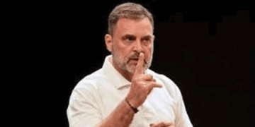 ‘ഇന്ത്യയുടെ യഥാർത്ഥ പ്രതിസന്ധികൾക്കു നേരെ കണ്ണടച്ച ബജറ്റ്; യുവാക്കൾ തൊഴിലില്ലായ്മയാൽ വലയുന്നു, കർഷകർ തീരാദുരിതത്തിൽ, ഉൽപ്പാദന രം​ഗവും മരവിച്ചു ; കേന്ദ്രം ഇതൊന്നും കാണുന്നില്ല‘ – രാഹുൽ ഗാന്ധി