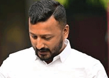 ജാമ്യ വ്യവസ്ഥ ലംഘിച്ച് പരാതിക്കാരിയെ രഹസ്യമൊഴി നല്കിയതിന്റെ പിറ്റേന്ന് വാട്സാപ്പിൽ വിളിക്കാൻ ശ്രമിച്ചു, രാഹുൽ മാങ്കൂട്ടത്തിലിനോട് നേരിട്ട് ഹാജരാകണമെന്ന് കോടതി