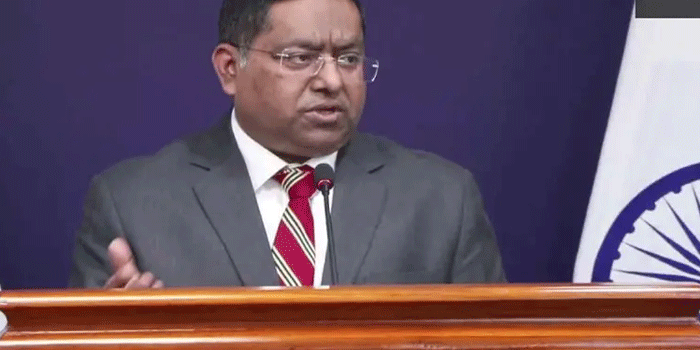 റഷ്യൻ എണ്ണ ഇറക്കുമതി നിർത്തുമോ? കൃത്യമായ മറുപടിയേകാതെ വിദേശകാര്യ മന്ത്രാലയം; ‘അന്താരാഷ്ട്ര സാഹചര്യങ്ങളും വിപണി നിലവാരവും അനുസരിച്ച് ഊർജ സ്രോതസ്സുകൾ വൈവിധ്യവൽക്കരിക്കുക എന്നതാണ് ഇന്ത്യയുടെ തന്ത്ര‘മെന്ന് രൺധീർ ജയ്‌സ്വാൾ