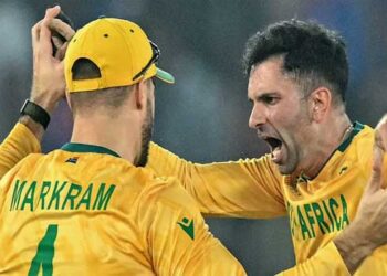 അഹങ്കാരം കുറയ്ക്കാൻ ഒരു തോൽവി നല്ലതാ… ആരാധകർ!! ചെയ്തുവച്ചതെല്ലാം ആനമണ്ടത്തരം, ചെവിത്തോണ്ടി കൊണ്ട് പ്രോട്ടിയാസിനെ തളയ്ക്കാനിറങ്ങിയ സൂര്യയേയും സംഘത്തേയും കാത്തിരിക്കുന്നത് ‘റിയൽ’ അ​ഗ്നി പരീക്ഷ, ഇനിയങ്ങോട്ട് ഇന്ത്യയെ കാത്തിരിക്കുന്നതെന്ത്?