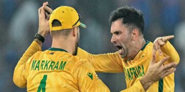 അഹങ്കാരം കുറയ്ക്കാൻ ഒരു തോൽവി നല്ലതാ… ആരാധകർ!! ചെയ്തുവച്ചതെല്ലാം ആനമണ്ടത്തരം, ചെവിത്തോണ്ടി കൊണ്ട് പ്രോട്ടിയാസിനെ തളയ്ക്കാനിറങ്ങിയ സൂര്യയേയും സംഘത്തേയും കാത്തിരിക്കുന്നത് റിയൽ അ​ഗ്നി പരീക്ഷ, ഇനിയങ്ങോട്ട് ഇന്ത്യയെ കാത്തിരിക്കുന്നതെന്ത്?