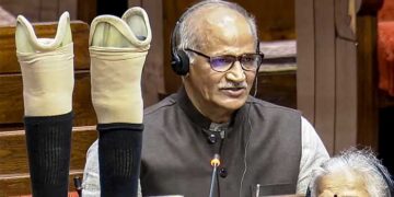 ‘എനിക്കുമുണ്ടായിരുന്നു ബലമുള്ള രണ്ട് കാലുകൾ, ഇപ്പോൾ ജനാധിപത്യത്തെ കുറിച്ച് സംസാരിക്കുന്ന സിപിഎമ്മാണോ 31 വർഷങ്ങൾക്ക് മുൻപ് എന്റെ കാലുകൾ വെട്ടിയെടുത്തത്’?… രാജ്യസഭയിൽ തന്റെ കൃത്രിമക്കാലുകൾ ഊരിയെടുത്ത് ഡെസ്കിൽ വച്ച് സി. സദാനന്ദൻ എംപി!! ‘കേരളത്തിൽ 200-ലധികം സിപിഎം പ്രവർത്തകർ കൊല്ലപ്പെട്ടിട്ടുണ്ട്, ആ അക്രമങ്ങളിലെ ഒരു പ്രതിയാണ് ഇപ്പോൾ സഭയിൽ ഇരിക്കുന്നത്’- സദാനന്ദനെ ചൂണ്ടിക്കാട്ടി ബ്രിട്ടാസ്