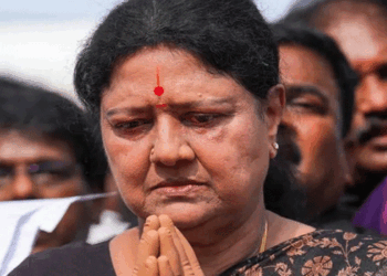 ‘കഴിഞ്ഞ ഒൻപത് വർഷമായി പുലർത്തിയിരുന്ന മൗനം  മതിയാക്കി സജീവ രാഷ്ട്രീയത്തിലേക്ക് മടങ്ങുകയാണ്’- പുതിയ രാഷ്ട്രീയ പാർട്ടി പ്രഖ്യാപനവുമായി ജയലളിതയുടെ തോഴി വി.കെ. ശശികല