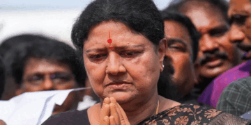 ‘കഴിഞ്ഞ ഒൻപത് വർഷമായി പുലർത്തിയിരുന്ന മൗനം  മതിയാക്കി സജീവ രാഷ്ട്രീയത്തിലേക്ക് മടങ്ങുകയാണ്’- പുതിയ രാഷ്ട്രീയ പാർട്ടി പ്രഖ്യാപനവുമായി ജയലളിതയുടെ തോഴി വി.കെ. ശശികല