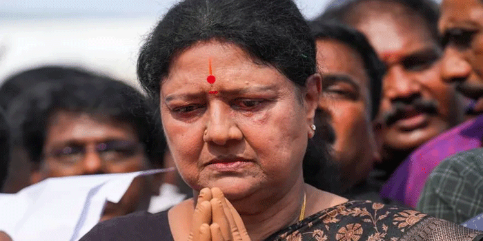 ‘കഴിഞ്ഞ ഒൻപത് വർഷമായി പുലർത്തിയിരുന്ന മൗനം  മതിയാക്കി സജീവ രാഷ്ട്രീയത്തിലേക്ക് മടങ്ങുകയാണ്’- പുതിയ രാഷ്ട്രീയ പാർട്ടി പ്രഖ്യാപനവുമായി ജയലളിതയുടെ തോഴി വി.കെ. ശശികല