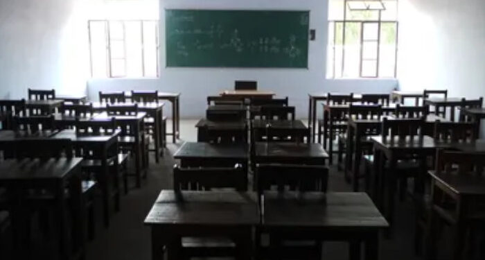 ഹിന്ദു- മുസ്ലിം വിദ്യാര്‍ത്ഥികള്‍ക്ക് വെവ്വേറെ സ്കൂള്‍ വാര്‍ഷിക പരിപാടി സംഘടിപ്പിച്ചു, മുസ്ലിം വിദ്യാര്‍ത്ഥികളുടെ പരിപാടിയില്‍ ജീവനക്കാരും മുഖ്യാതിഥിയുമില്ല, ഹിന്ദുക്കളുടെ പരിപാടി ആഘോഷമാക്കി സ്കൂള്‍ മാനേജ്മെന്റ്,  ഇരു വിഭാഗക്കാര്‍ക്കും ക്ലാസ് മുറികളില്‍ പ്രത്യേക ഇരിപ്പിടങ്ങളി‍, പ്രതിഷേധവുമായി രക്ഷിതാക്കള്‍