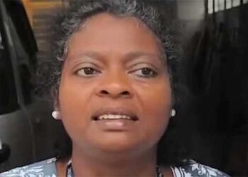 പഞ്ചായത്ത് പ്രസിഡന്റും സെക്രട്ടറിയും തമ്മിൽ തർക്കം, പ്രസിഡന്റ് തന്നെ ജോലി ചെയ്യാനനുവദിക്കുന്നില്ലെന്നാരോപിച്ച് കയ്യിൽ കരുതിയ കത്തിയെടുത്ത് ആത്മഹത്യാഭീഷണി മുഴക്കി സെക്രട്ടറി, ആത്മഹത്യ ചെയ്യാനല്ല കുത്താനാണ് കത്തിയെടുത്തതെന്ന മറ്റൊരു വനിതാ പഞ്ചായത്തം​ഗം