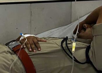 ക്ഷേത്രോത്സവത്തിനിടെ നടുറോഡിൽ കിടന്ന് സിപിഎം വെളളറട ലോക്കൽ സെക്രട്ടറിയുൾപ്പെടെയുള്ളവരുടെ സംഘം നൃത്തം, ​ഗതാ​ഗത കുരുക്ക് വന്നതോടെ മാറി നിൽക്കാൻ ആവശ്യപ്പെട്ട എസ്ഐയെ എടുത്തിട്ട് തല്ലി, ലോക്കൽ സെക്രട്ടറി ഉൾപ്പെടെ രണ്ടുപേർക്കെതിരെ കേസ്