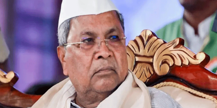 സിദ്ധരാമയ്യ സഞ്ചരിച്ച ഹെലികോപ്ടർ  വന്നിറങ്ങിയത് നിശ്ചയിച്ചതിൽ നിന്നും മാറി മറ്റൊരിടത്ത്; മുഖ്യമന്ത്രി ഇറങ്ങേണ്ടിയിരുന്നിടത്ത് എത്തിതോ മറ്റൊരു ഹെലികോപ്റ്ററും!  വൻ സുരക്ഷാ വീഴ്ച?