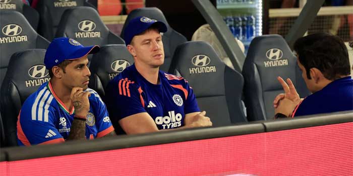 ഇന്ത്യയുടെ വൈസ് ക്യാപ്റ്റനായാൽ ഇതാണ് ​ഗതി!!, വൈസ് ക്യാപ്റ്റനെത്തന്നെ പിടിച്ച് കരയ്ക്കിരുത്തും, ഗംഭീർ എന്താണ് ചെയ്യുന്നതെന്ന് എനിക്ക് മനസിലാകുന്നില്ല… പരാജയപ്പെട്ട ശേഷം ഗംഭീറും സൂര്യകുമാറും സംസാരിക്കുന്നതുകൊണ്ട് എന്ത് പ്രയോജനം? ഇനി എല്ലാം തീരുമാനിച്ചുകഴിഞ്ഞശേഷം എന്ത് സംസാരിക്കാനാണ്? ഇങ്ങനെയുള്ള തന്ത്രങ്ങളാണ് ഇറക്കുന്നതെങ്കിൽ ഗംഭീറിൻറെ കരിയർ?- വിമർശനവുമായി മുൻ ചീഫ് സെലക്ടർ