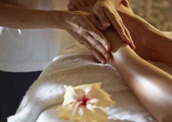 അർധനഗ്നയായി കിടക്കുന്നതിനിടെ വാതിൽ തുറന്നു, മസാജ് ചെയ്യുന്നതിനിടെ തെറപ്പിസ്റ്റ് പരിധികൾ ലംഘിച്ചു, അടച്ച തുകയിൽനിന്ന് 7000 തിരിച്ചുതന്ന് നടപടിയുമായി മുന്നോട്ട് പോകരുതെന്ന് ആവശ്യപ്പെട്ടു, സ്പായ്ക്കെതിരെ പരാതിയുമാണ് കനേഡിയൻ യുവതി