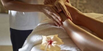 അർധനഗ്നയായി കിടക്കുന്നതിനിടെ വാതിൽ തുറന്നു, മസാജ് ചെയ്യുന്നതിനിടെ തെറപ്പിസ്റ്റ് പരിധികൾ ലംഘിച്ചു, അടച്ച തുകയിൽനിന്ന് 7000 തിരിച്ചുതന്ന് നടപടിയുമായി മുന്നോട്ട് പോകരുതെന്ന് ആവശ്യപ്പെട്ടു, സ്പായ്ക്കെതിരെ പരാതിയുമാണ് കനേഡിയൻ യുവതി