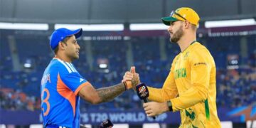 രണ്ടാം ഓവറിലെ അ‍ഞ്ചാം ബോളിൽ ബംറയുടെ വക പ്രഹരം… ഡി കോക്ക് പുറത്ത്, തൊട്ടടുത്ത ഓവറിൽ  മാർക്രത്തെ കൂടാരം കയറ്റി അർഷ് ദീപും!! ദക്ഷിണാഫ്രിക്കയ്ക്ക് തുടരെത്തുടരെ പ്രഹരമേൽപിച്ച് ടീം ഇന്ത്യ, ബുംറയ്ക്ക് രണ്ടു വിക്കറ്റ്- സ്കോർ 31-3