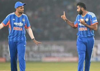 പേടിക്കേണ്ട അഭിഷേകേ… ഇത് ക്യാപ്റ്റന്റെ വക ഉദ്ധിഷ്ട കാര്യത്തിന് ഉപകാര സ്മരണയാ… ഇനി ടീം തോറ്റ് പുറത്താകുന്ന വരെ നിനക്ക് അവസരം തന്നുകൊണ്ടേയിരിക്കും!! വീണ്ടും പരാജയം…15 റൺസുമായി അഭിഷേക് പുറത്ത്: ഇന്ത്യ- 86-5