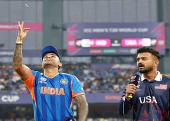 ചേച്ചിമാരും അനിയന്മാരും ലോക കീരിടങ്ങൾ തൂക്കി, ഇനി ചേട്ടന്മാരുടെ ഊഴം…. ആദ്യ അങ്കത്തിനിറങ്ങിയ ഇന്ത്യയ്ക്ക് ടോസ് നഷ്ടം, ആദ്യം ബാറ്റ് ചെയ്യും!! സഞ്ജു പുറത്തുതന്നെ, പനി പിടിച്ച് ബംറ, സിറാജ് കളത്തിലിറങ്ങും