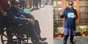 ഫോണിൽ സംസാരിച്ച് നടക്കവെ പാർലമെന്റ് കവാടത്തിൽ കാൽ വഴുതി വീണ് കാലിനു പൊട്ടൽ, വീൽചെയറിൽ പാർലമെന്റ് സമ്മേളനത്തിനെത്തി തരൂർ- വീഡിയോ