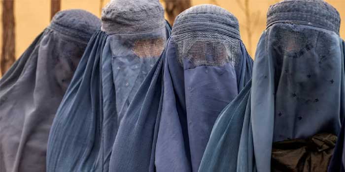 നിയമത്തെപ്പറ്റി ഒരക്ഷരം മിണ്ടിപ്പോകരുത്… ഭാര്യയെ വേണേൽ കാലുമടക്കി തൊഴിക്കാം, അടിക്കാം, പക്ഷെ എല്ലൊടിയാതെ സൂക്ഷിക്കണം, പ്രത്യേക്ഷത്തിൽ മുറിവുകൾ കാണരുത്, ഇനി ഭർത്താവിനെ അകത്താക്കണമെങ്കിലോ, ഭാര്യ അത് കോടതിയിൽ പോയി ജഡ്ജിയെ മുറിവ് കാണിച്ച് ബോധ്യപ്പെടുത്തണം, ശിക്ഷ 15 ദിവസം!! ഭർത്താവിന്റെ അനുമതിയില്ലാതെ ബന്ധുവീട്ടിൽ പോയാൽ 3 മാസം ജയിലിൽ, … പ്രാകൃത നിയമമിറക്കി താലിബാൻ