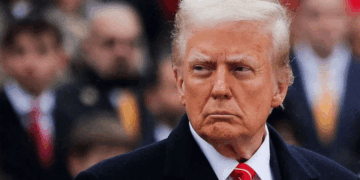 ട്രംപിന്റെ  തീരുവ തീരുമാനത്തിൽ ആടിയുലഞ്ഞ് ആ​ഗോളവിപണി; സ്വർണം, വെള്ളി ഉയരും; ഇന്ത്യയുടെ കയറ്റുമതി മേഖലയ്ക്കും വെല്ലുവിളി