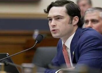 മാളുകളിൽ കയറിയാൽ ‘ഡാലസിൽ അല്ല, പാക്കിസ്ഥാനിൽ ആണെന്ന് തോന്നിപ്പോകുന്നു, അമിതമായ ഇസ്ലാമിക കുടിയേറ്റം നാം സ്‌നേഹിക്കുന്ന അമേരിക്കയെ നശിപ്പിക്കുന്നു, തലമുറകളായി താമസിച്ചുവന്നിരുന്ന കുടുംബങ്ങളുടെ ഉടമസ്ഥതയിലുള്ള സ്ഥലങ്ങൾക്ക് സമീപം പെട്ടെന്ന് പള്ളികൾ പൊട്ടിമുളയ്ക്കുന്നു- അടുത്ത വിവാദത്തിന് തിരികൊളുത്തി റിപ്പബ്ലിക്കൻ എംപി