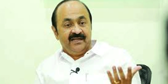 ‘ജീവനക്കാരുടെ ശമ്പളം നൽകുന്ന സ്പാർക്കിൽനിന്ന് മുഖ്യമന്ത്രിയുടെ ഓഫീസിലെ സോഷ്യൽ മീഡിയ വിഭാഗമാണ് ഡാറ്റാ മോഷണം നടത്തിയെന്ന ആരോപണവുമായി പ്രതിപക്ഷ നേതാവ്;  ‘കേസെടുത്ത് അന്വേഷിക്കണം ‘