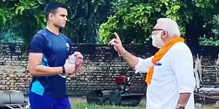 ‘അല്ലെങ്കിൽ ഞാൻ‌ എന്റെ താടി എടുക്കും’… “ആരാണ് ഈ അശ്വിൻ? അർജുൻ‌ സച്ചിൻ ടെണ്ടുൽക്കറുടെ മകനാണ്…. ഇനി അർജുനെക്കൊണ്ട് മികച്ച പ്രകടനം പുറത്തെടുക്കാൻ സാധിക്കില്ലെങ്കിൽ അവനെ എന്റെ അടുത്തോട്ട് വിടൂ, അവൻ ലോകത്തിലെ എല്ലാ ബാറ്റ്സ്മാൻമാരേയും മറികടക്കും!! ആർ അശ്വിനെ വെല്ലുവിളിച്ച് യോഗ്‌രാജ് സിംഗ്