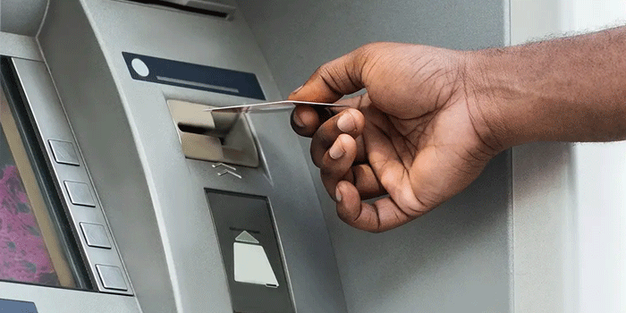 എടിഎം പിഴവ്; 10,000 രൂപ പിൻവലിക്കാനായില്ല; പക്ഷേ, അക്കൗണ്ടിൽ പണം കുറഞ്ഞു; ഉപഭോക്താവിന്റെ പരാതിയിൽ ബാങ്ക് നഷ്ടപരിഹാരം നൽകേണ്ടി വന്നത്  3,28,800 രൂപ!