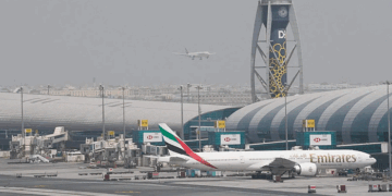 ദുബായ് അന്താരാഷ്ട്ര വിമാനത്താവള ടെർമിനലുകൾക്ക് സമീപം ഇറാനിയൻ ഡ്രോൺ ആക്രമണം;  യുദ്ധ പശ്ചാത്തലത്തിൽ നിർത്തിവച്ച പ്രവർത്തനങ്ങൾ പുനരാരംഭിച്ചതിനു പിന്നാലെ സംഭവം