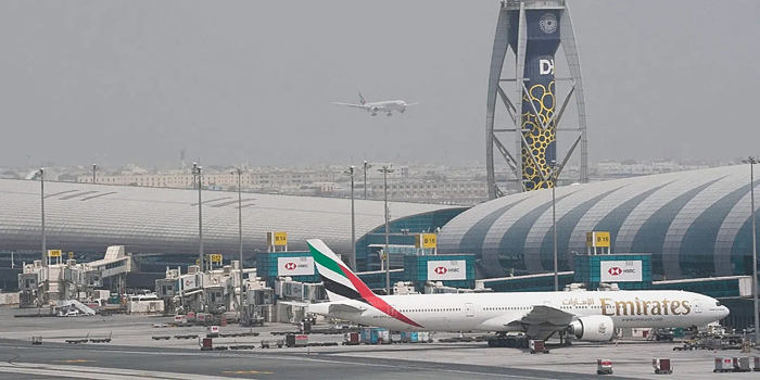 ദുബായ് അന്താരാഷ്ട്ര വിമാനത്താവള ടെർമിനലുകൾക്ക് സമീപം ഇറാനിയൻ ഡ്രോൺ ആക്രമണം;  യുദ്ധ പശ്ചാത്തലത്തിൽ നിർത്തിവച്ച പ്രവർത്തനങ്ങൾ പുനരാരംഭിച്ചതിനു പിന്നാലെ സംഭവം