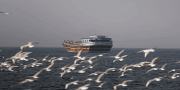 പറ്റിച്ചേ… ഇറാനെ കബളിപ്പിച്ച് കപ്പലുകൾ; ഹോർമൂസ് കടലിടുക്ക് കടക്കാൻ ‘അല്ലറ ചില്ലറ സൂത്രപണികൾ‘;  ചൈനീസ് കപ്പലെന്ന്  തെറ്റിദ്ധരിപ്പിച്ച് യാത്ര