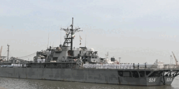 സാങ്കേതിക തകരാർ; കൊച്ചിയിൽ നങ്കൂരമിട്ട് ഇറാനിയൻ പടക്കപ്പൽ;  കപ്പലിലുണ്ടായിരുന്ന 183 നാവികരെയും സുരക്ഷിതകേന്ദ്രത്തിലേയ്ക്ക് മാറ്റിയെന്ന് കേന്ദ്രസർക്കാർ