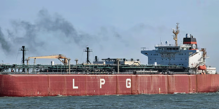 എൽപിജിയുമായി രണ്ട് കപ്പലുകൾ കൂടി ഹോർമുസ് കടന്ന് ഇന്ത്യയിലേയ്ക്ക്; രണ്ട് ടാങ്കറുകളിലുമായി ഉള്ളത് 90,000 ടണ്ണിലധികം പാചകവാതകം