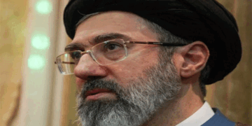 യുദ്ധരീതി മാറ്റാനുള്ള നീക്കത്തിൽ ഇറാൻ;  ‘ആഗോള അഹങ്കാരത്തിന്’ എതിരെയുള്ള ഈ പോരാട്ടത്തിൽ വിട്ടുവീഴ്ചകളില്ല; ഇനിയങ്ങോട്ടുള്ള ആക്രമണങ്ങൾ മിസൈലുകളിൽ ഒതുങ്ങില്ല‘  ഈദ് സന്ദേശത്തിൽ മുജ്തബ ഖമനേയി